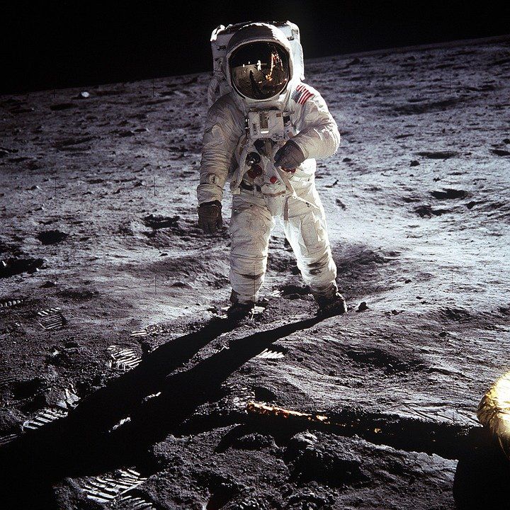 На Місяці знайшли м'яч для гольфу, який був залишений після гри на поверхні супутника. Астронавт здійснив подвиг 50 років тому.