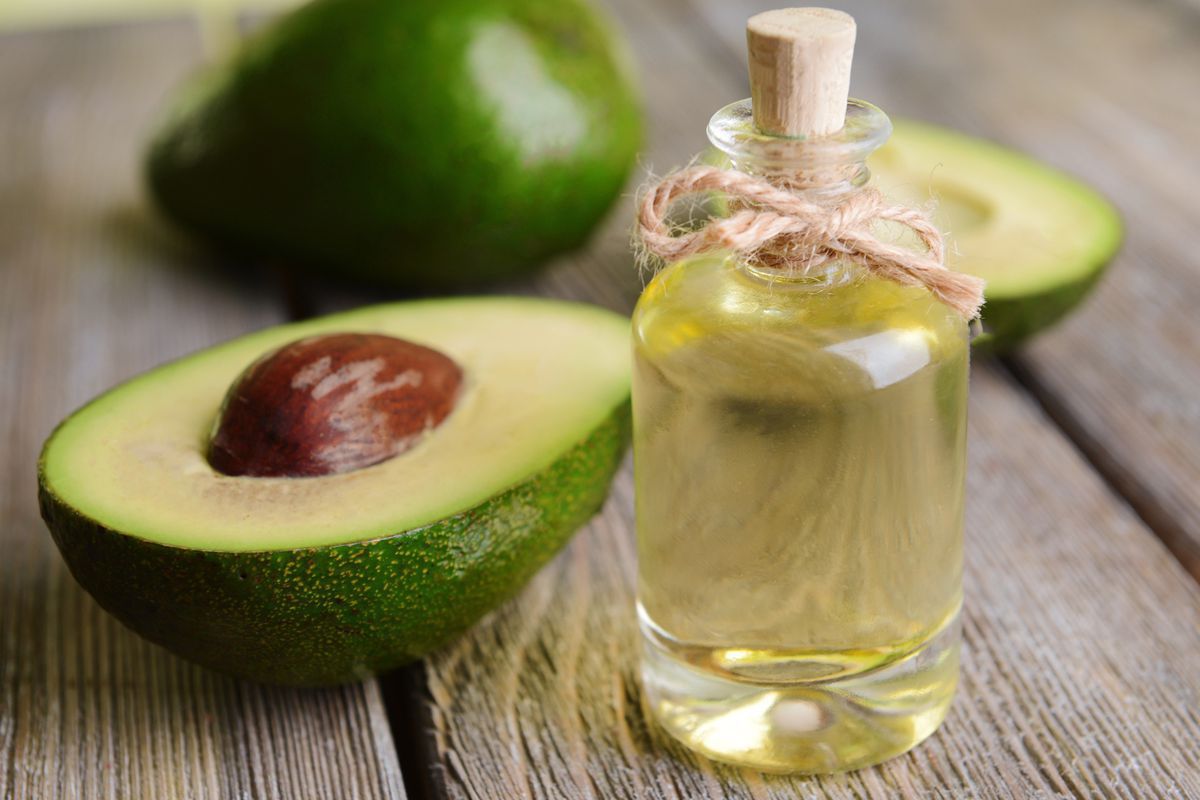 Чому варто почати вживати олію авокадо: 5 вагомих причин. Олія авокадо приносить багато користі для здоров'я людей.