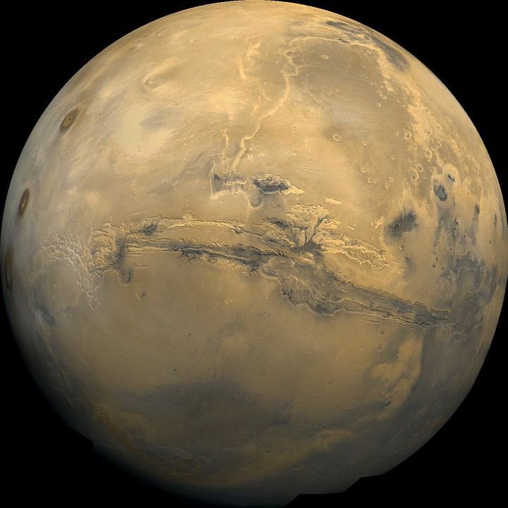 Опубліковане перше фото Марса, зроблене арабським зондом "Hope". Скоро на орбіту прибудуть ще два апарати.