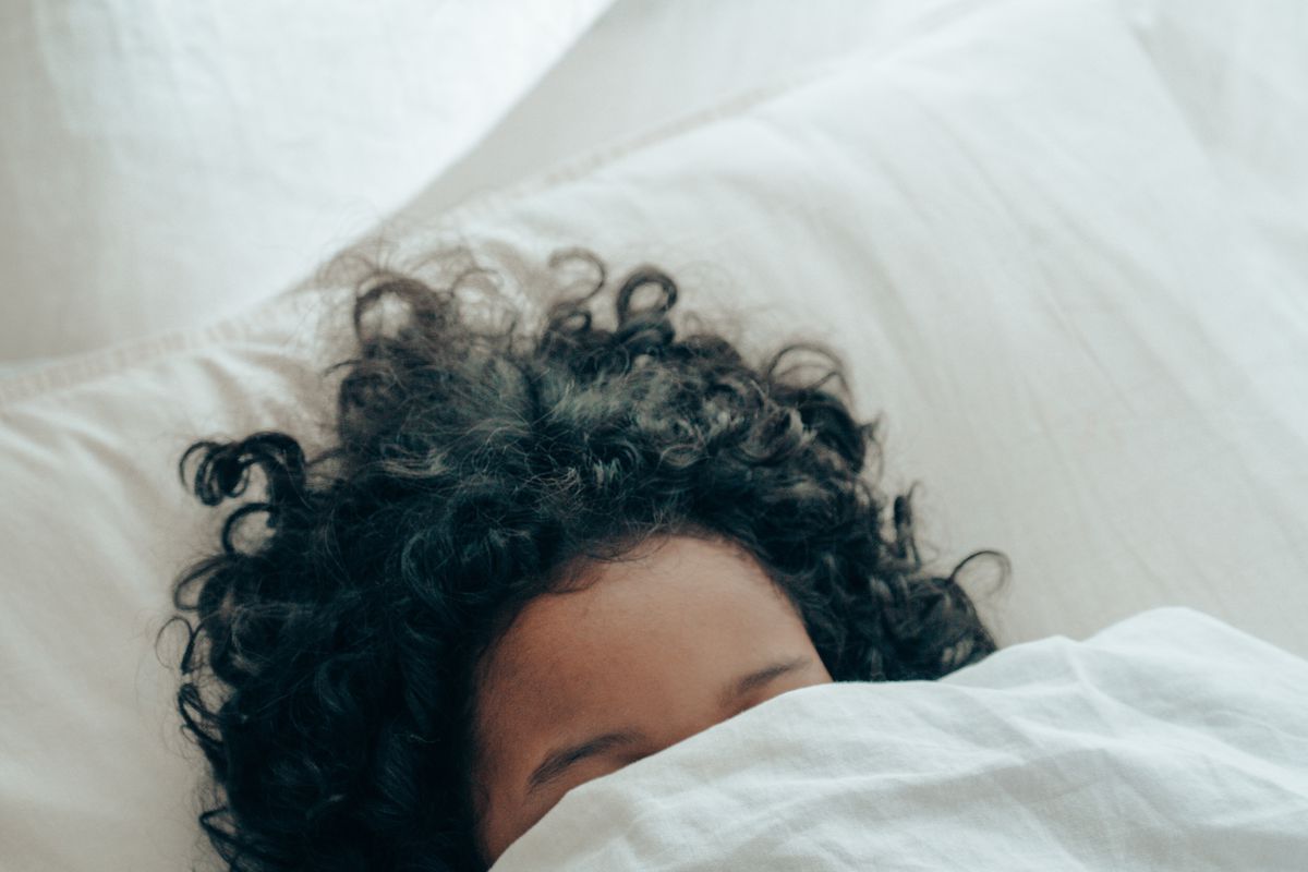 Вчені визначили, як важка ковдра допоможе заснути і виспатися. Як важка ковдра впливає на сон.