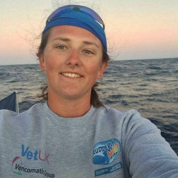 Наймолодша жінка в історії перетнула Атлантику на гребному човні. Рекорд поставила 21-річна британка Жасмін Гаррісон.