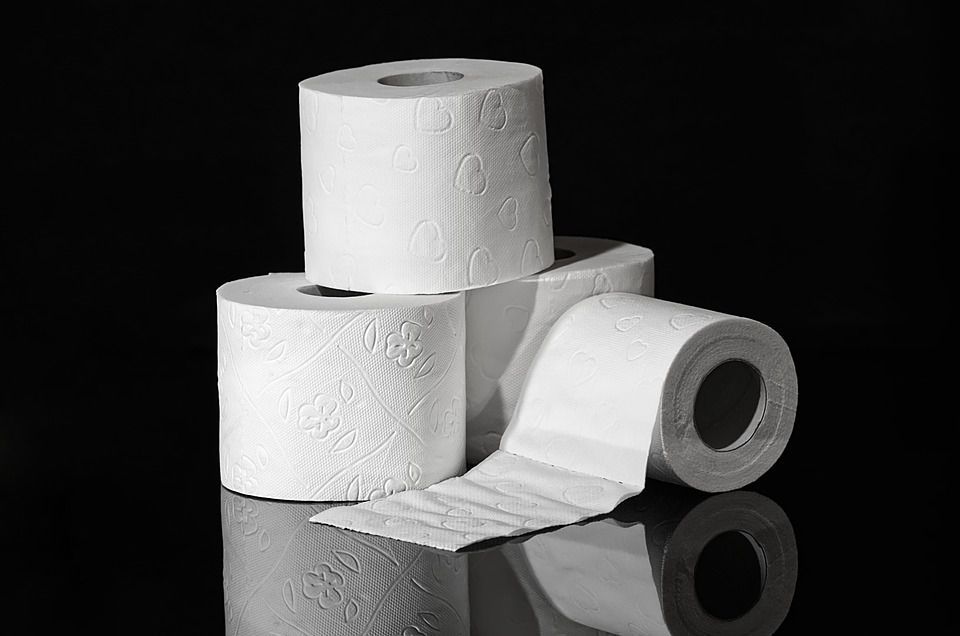 Як правильно вішати туалетний папір на тримач і чому потрібно робити саме так. Така проблема, як підвішування паперу – вельми специфічна і може навіть здатися дивною.