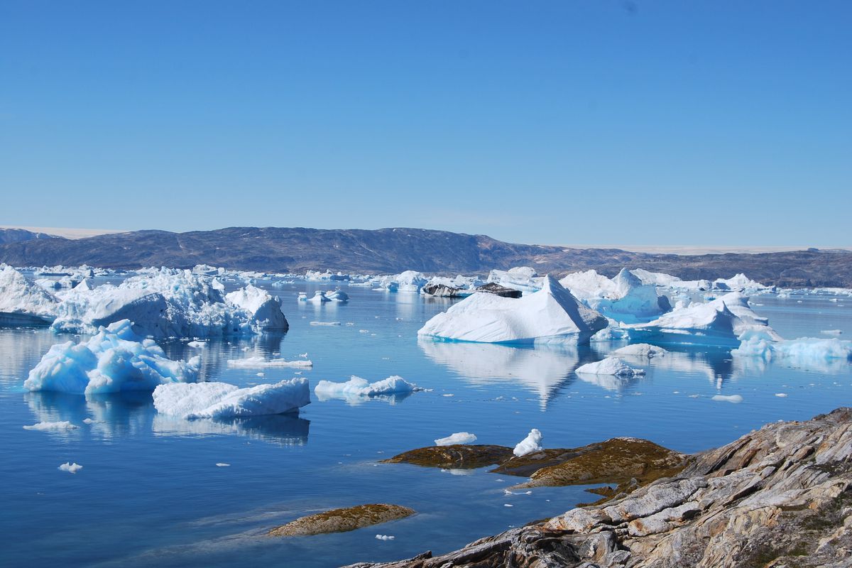 Вчені припускають, що Північний Льодовитий океан може перестати замерзати у вересні вже до 2055 року. До 2100 року період, коли океан буде повністю вільним від льоду, досягне чотирьох місяців.