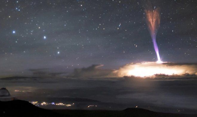 Науковцям вдалося зафіксувати унікальне атмосферне явище в небі над Гаваями. Воно складається з трьох елементів, які в одному місці раніше ніколи не спостерігалися.
