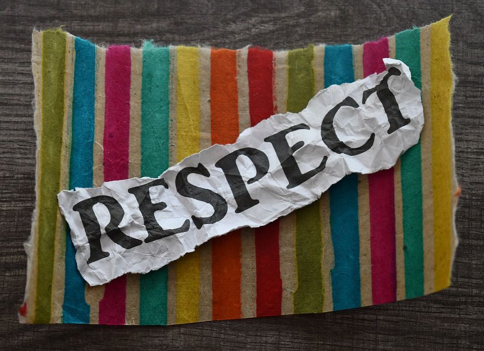 Якими якостями потрібно володіти, щоб заслужити повагу від інших людей. Яким чином можна завоювати повагу до себе.