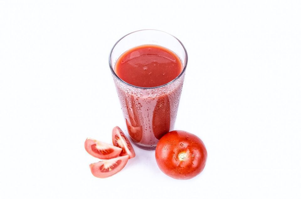 Вчені довели, що томатний сік є корисним для гіпертоніків. Томатний сік допомагає гіпертонікам боротися з високим тиском.