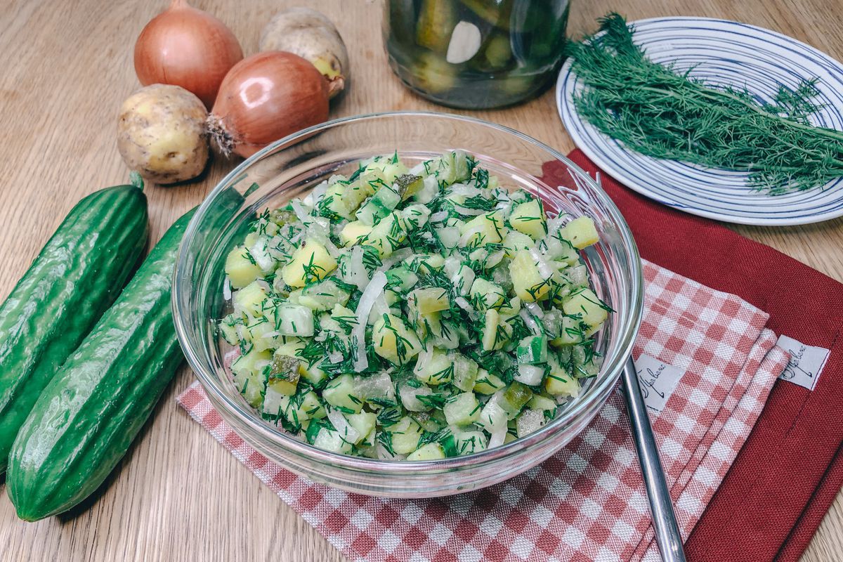 Пісний картопляний салат — готувати дуже просто і бюджетно, а результат вражає!. Такий салат можна подати і як гарнір, і як самостійну страву.