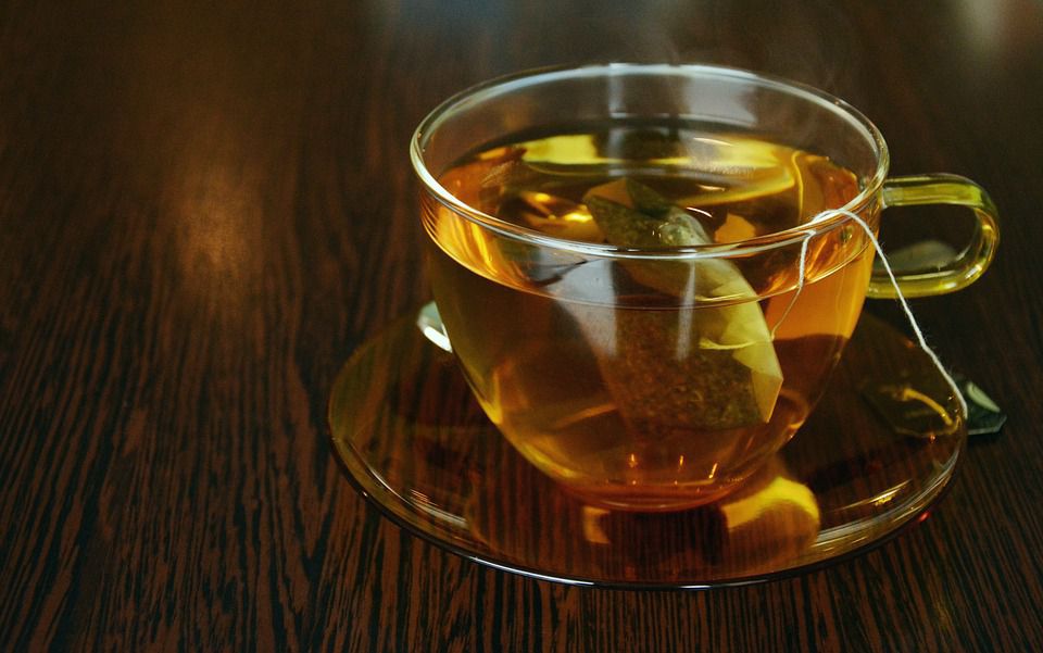 Чи можна заварювати і пити чай з простроченим терміном придатності. Як і у будь-якого напою або їжі, у чаю також закінчується час зберігання.