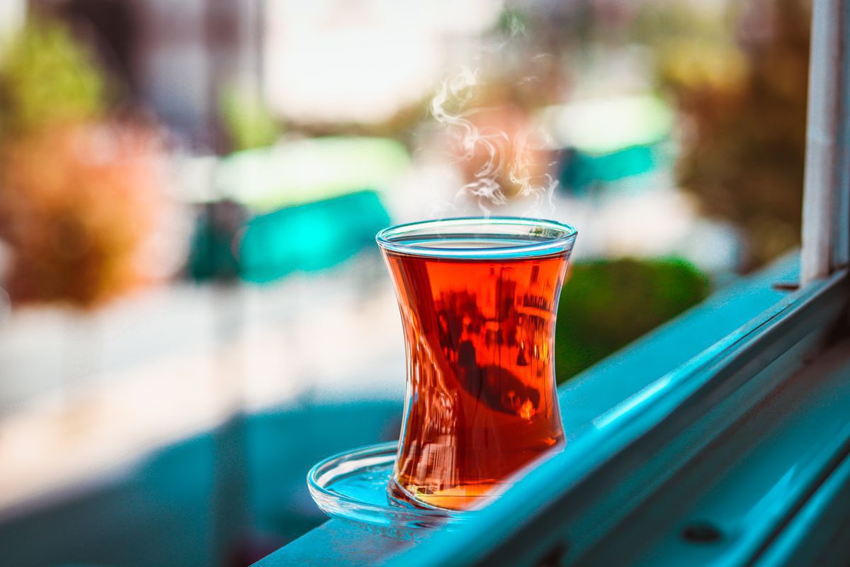 Фахівці назвали вид чаю, який найкраще підходить для вживання вранці. І це не чорний або зелений чай!