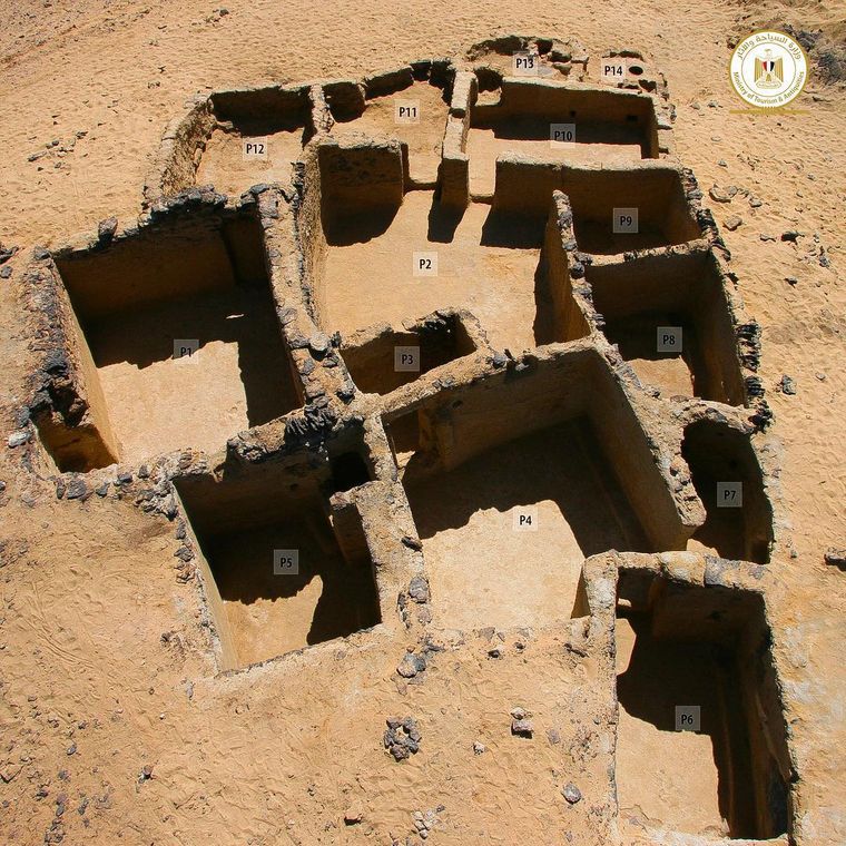 У Єгипті знайшли найдавніший християнський монастир. Комплекс складається з шести секторів, що містять руїни трьох церков і келій ченців.