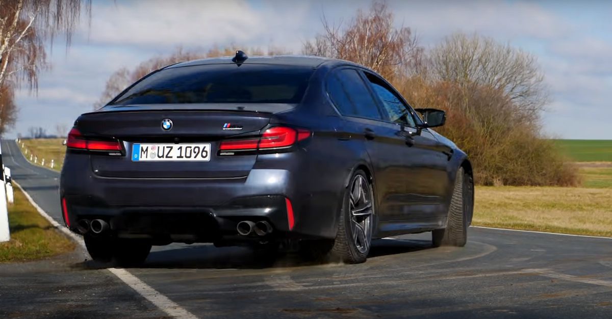 У мережі з'явилося відео, на якому оновлений BMW M5 Competition розігнали до 200 км/год усього за 9,9 сек. Авто буквально летить по автобану.