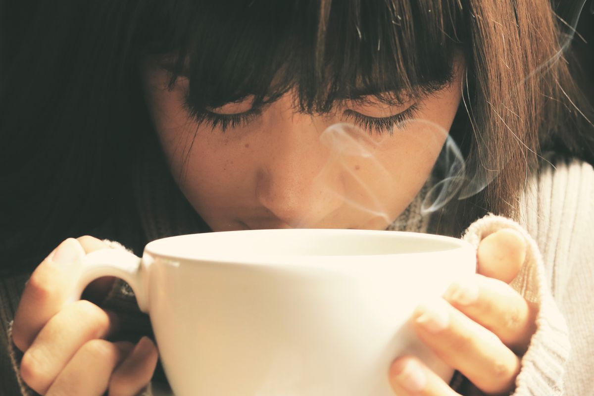 Причини, через які ранкова кава вас зовсім не бадьорить. Деякі фактори блокують дію кофеїну.