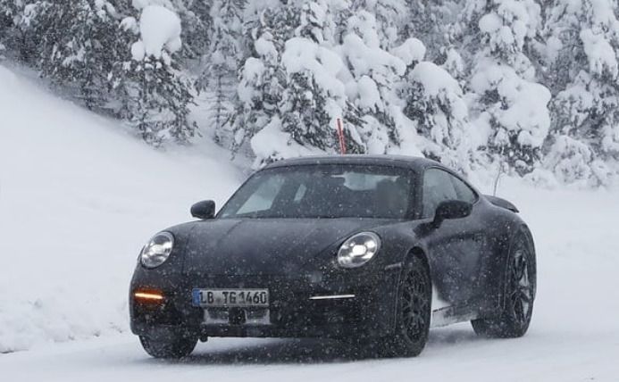 Porsche готує до випуску позашляхову версію свого культового спорткара. Новий Porsche 911 Safari відрізняється від стандартної моделі.