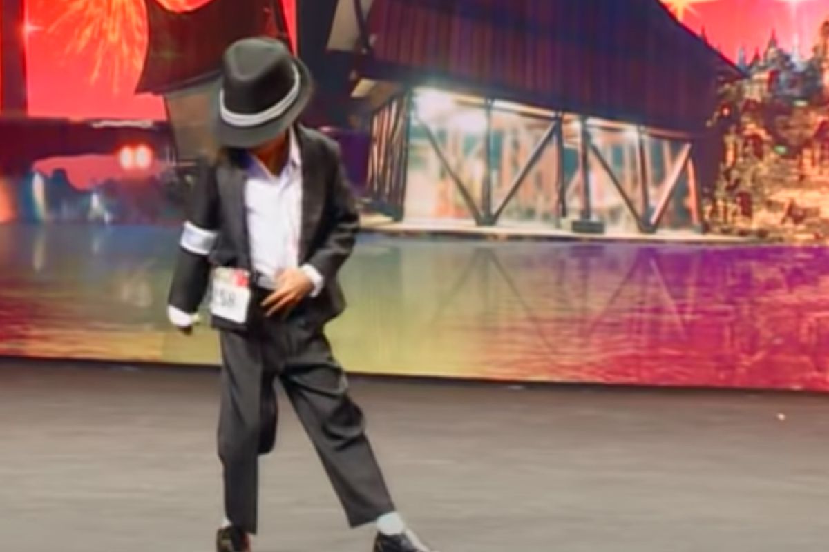 4-річний хлопчик танцює, як Майкл Джексон. Не гірше оригіналу!. Хлопчина — талант!