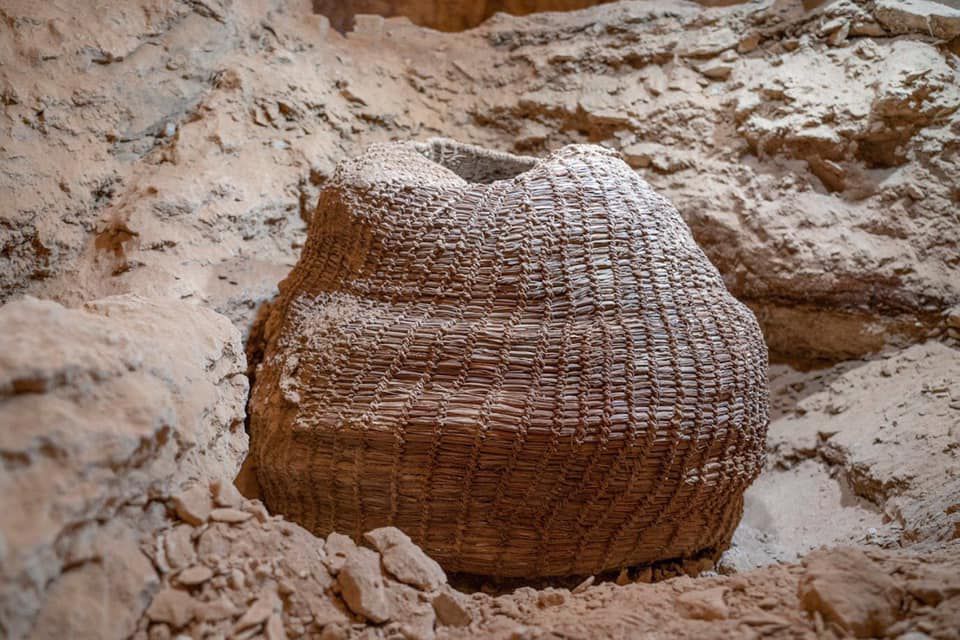 В ізраїльській «Печері жахів» знайшли найдавніший кошик в світі. Його сплели не менше 10 тисяч років тому.
