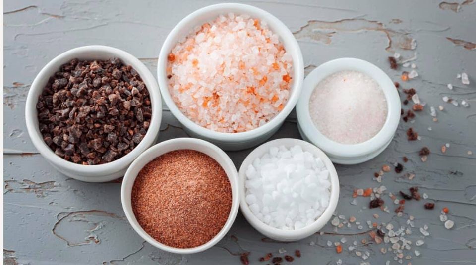 7 найбільш відомих видів солі та способи їх застосування в кулінарії. Короткий гід по солі.