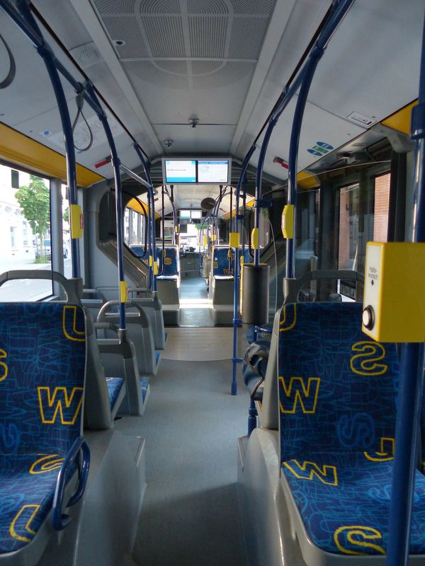 Є вагомі причини, чому оббивки сидінь в автобусах схожі на килим. Часто, перебуваючи в громадському транспорті і дивлячись в спинку сидіння, починаєш мимоволі розглядати орнаменти оббивки.