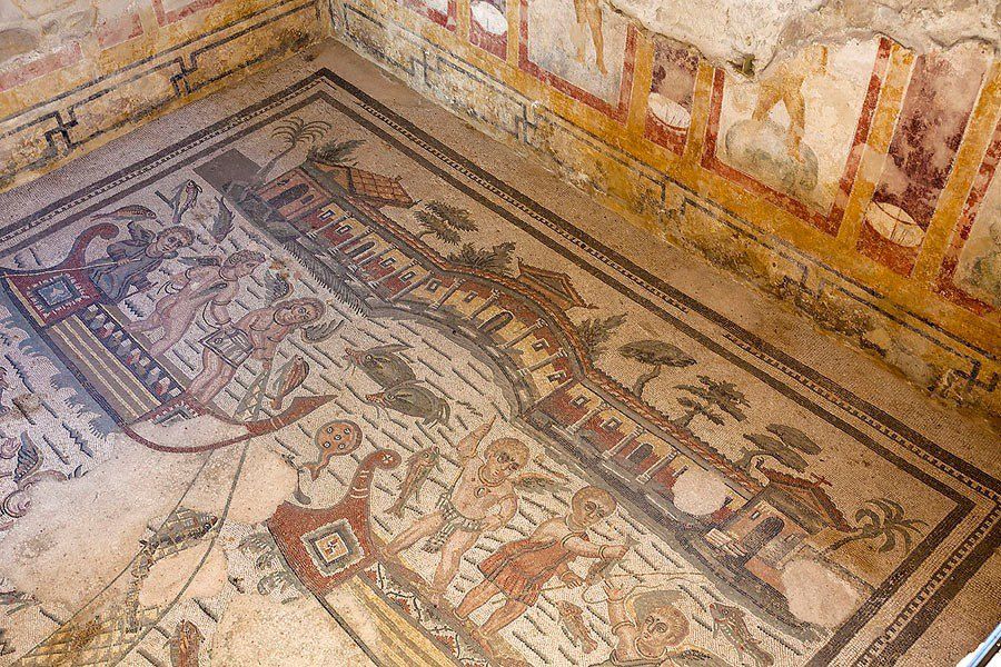 В Іспанії на розкопках римських вілл знайдена величезна мозаїка. Також археологи наткнулися на безліч інших цікавих артефактів.
