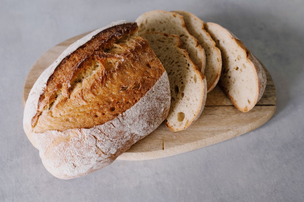 Чому не варто вживати хліб у свіжому вигляді. Хліб краще засвоюється у черствому вигляді.