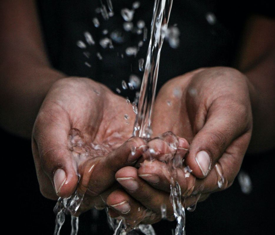 Вчені спрогнозували дефіцит води на планеті найближчим часом. Світова криза зробила очевидною проблему забезпечення населення водою.