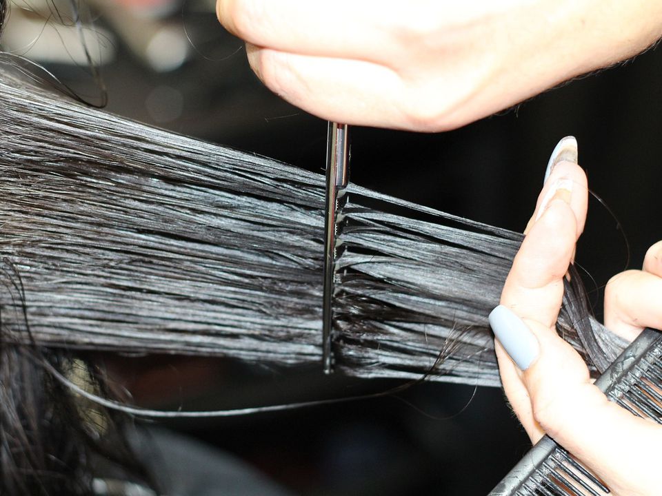 Що таке глоссинг і як за допомогою нього зробити волосся блискучим. Глоссинг подарує вашому волоссю здоров'я і блиск.