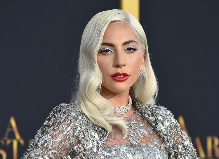 Леді Гага показала, який подарунок отримала від бойфренда на 35-річчя. Співачка похвалилася фото в соцмережі.