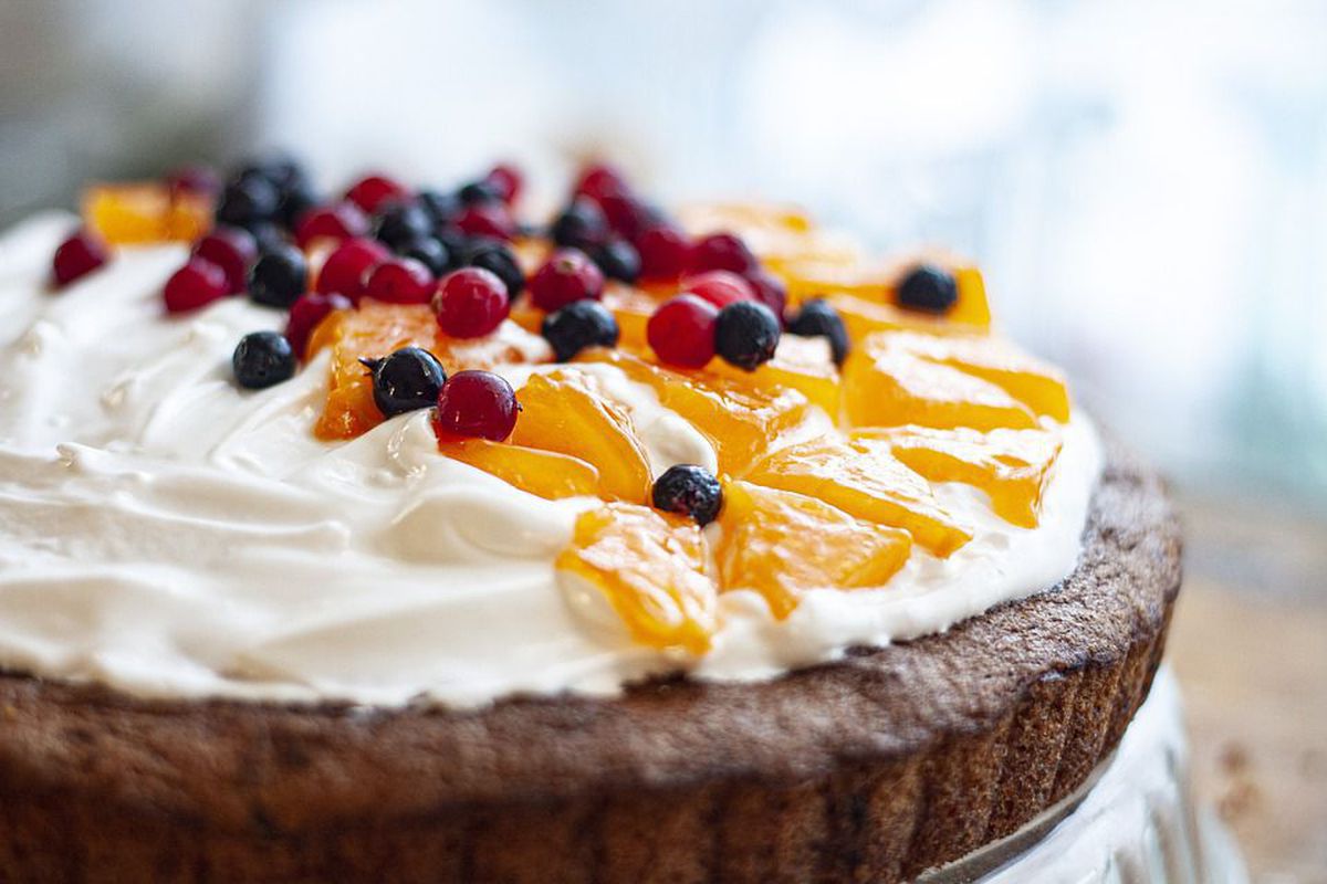 Смачний пиріг з кремом і фруктами по-швидкому до чаю. Замість торта!