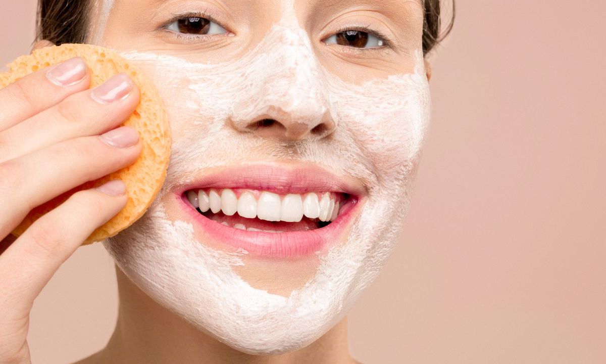 Як правильно потрібно очищати шкіру обличчя гелем для вмивання. Як користуватися гелем для вмивання.
