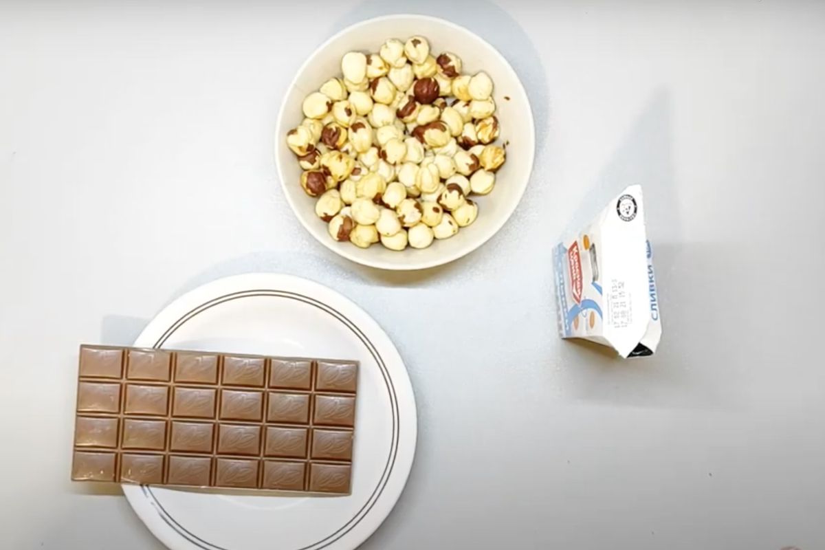 Домашня шоколадно-горіхова паста Нутелла всього за 5 хвилин. Вам знадобляться тільки три інгредієнти.