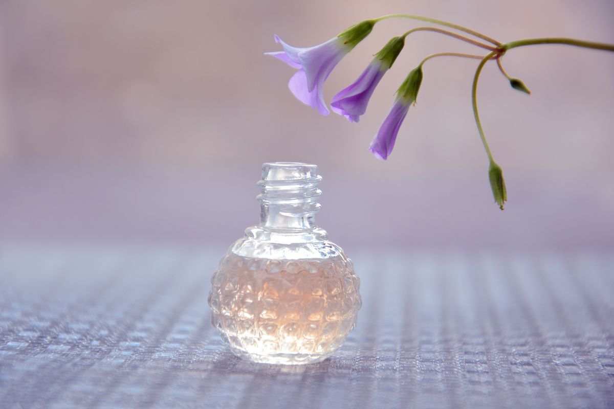 Кілька порад щодо правильного збереження парфумів. Парфуми вимагають правильного зберігання.