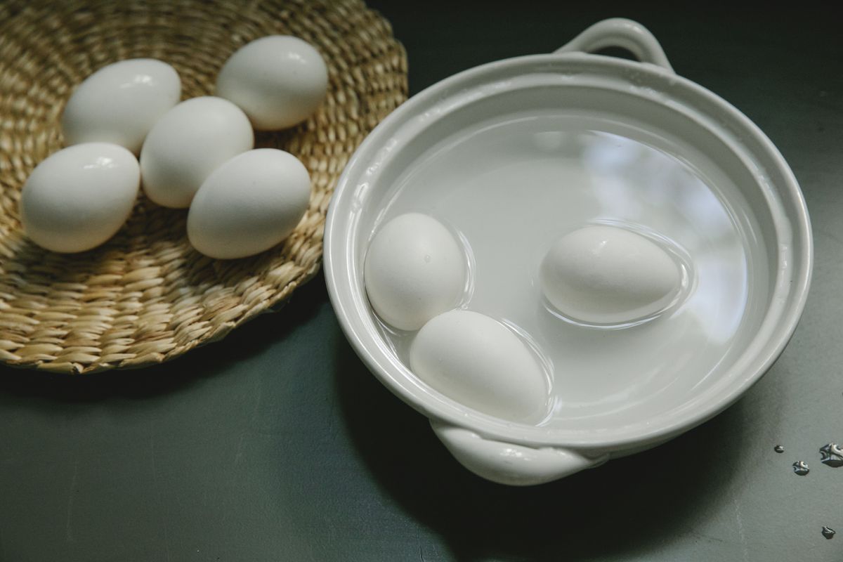 Корисні поради щодо варіння яєць, які допоможуть на Великдень виграти у змаганні щодо їх биття. Для святкування Великодня яйця треба варити правильно.