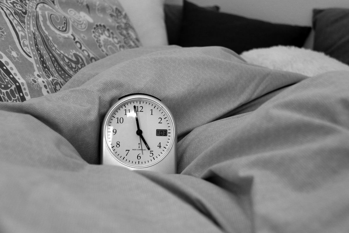 "Правило 90 хвилин": відомий сомнолог пояснив, в який час правильно лягати спати. Розраховуємо ідеальну тривалість нічного сну для себе.