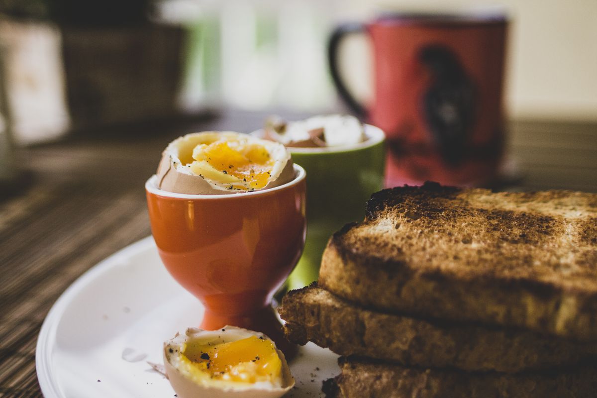 Фахівці визначили, які продукти найкраще підходять для сніданку. Деякі продукти є особливо корисними, якщо їсти їх вранці.