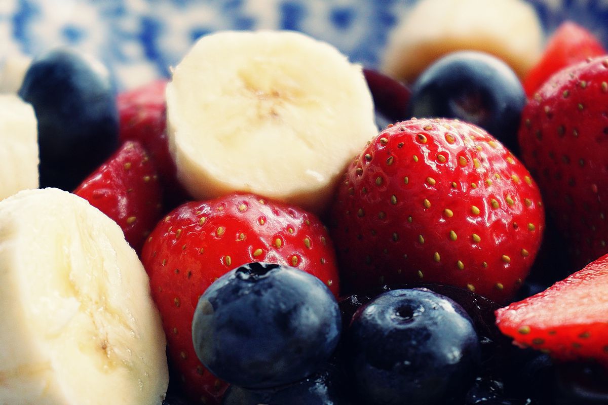 Медики розповіли, які фрукти та ягоди можуть знизити артеріальний тиск. Зниженню артеріального тиску сприяє вживання певних фруктів і ягід.