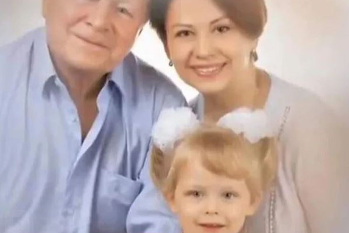 Борис Галкін став батьком у 70 — як виглядає молода дружина і дочка актора. Дружина молодша на 25 років.