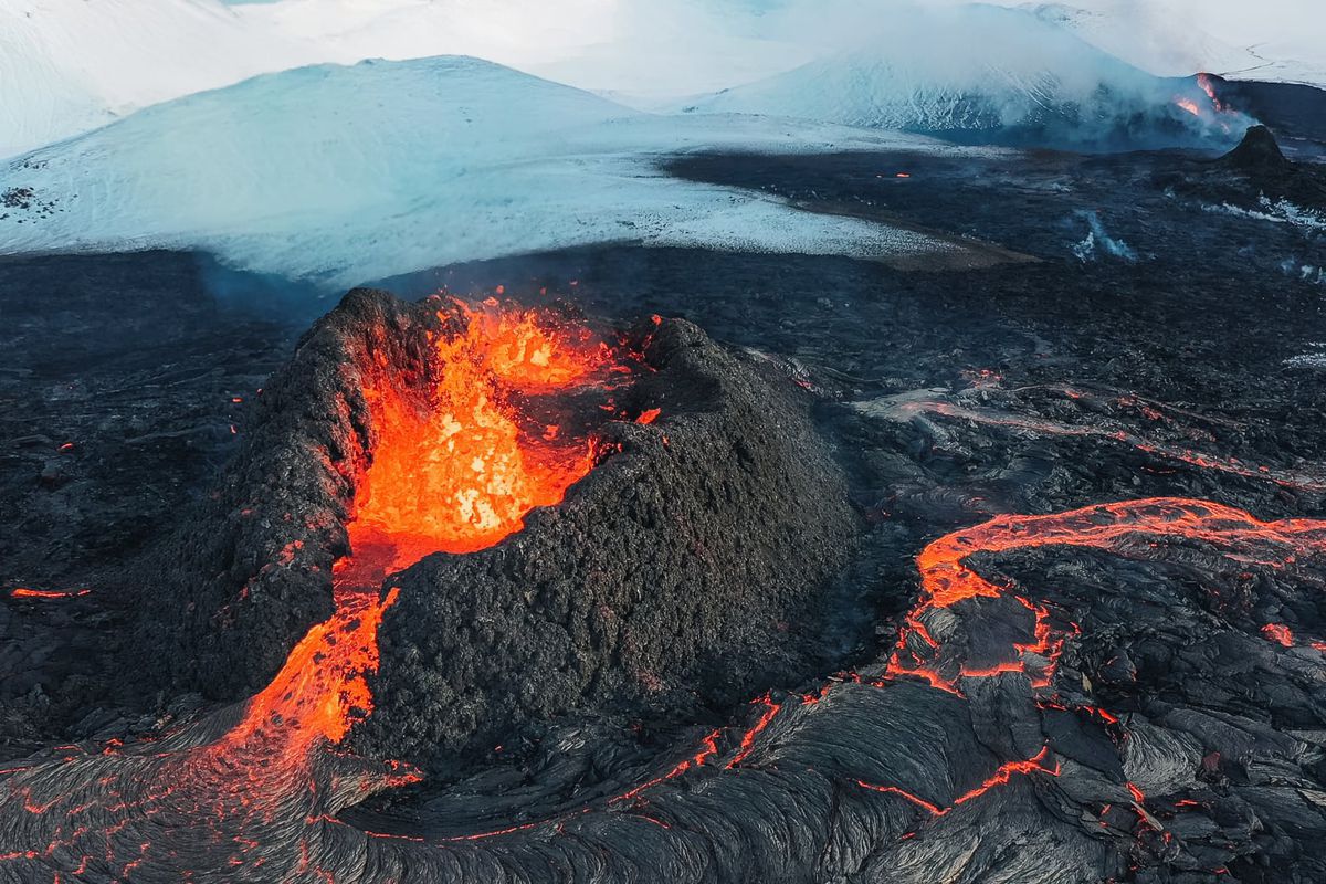 В Ісландії виставили на продаж діючий вулкан Фаградальсф'ядль. Його можна купити цілком або придбати його частину.