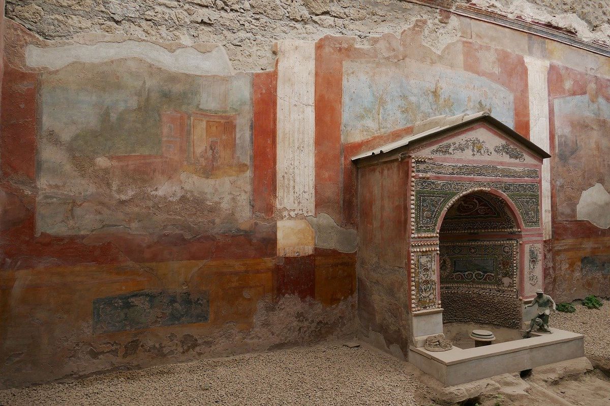 У Помпеї повернули вкрадені злодіями стародавні фрески. Поліція провела серію операцій по поверненню культурної спадщини.