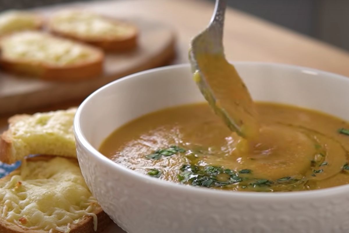 Швидкий, корисний і смачний суп-пюре з сочевиці за 30 хвилин. Смакота за копійки.