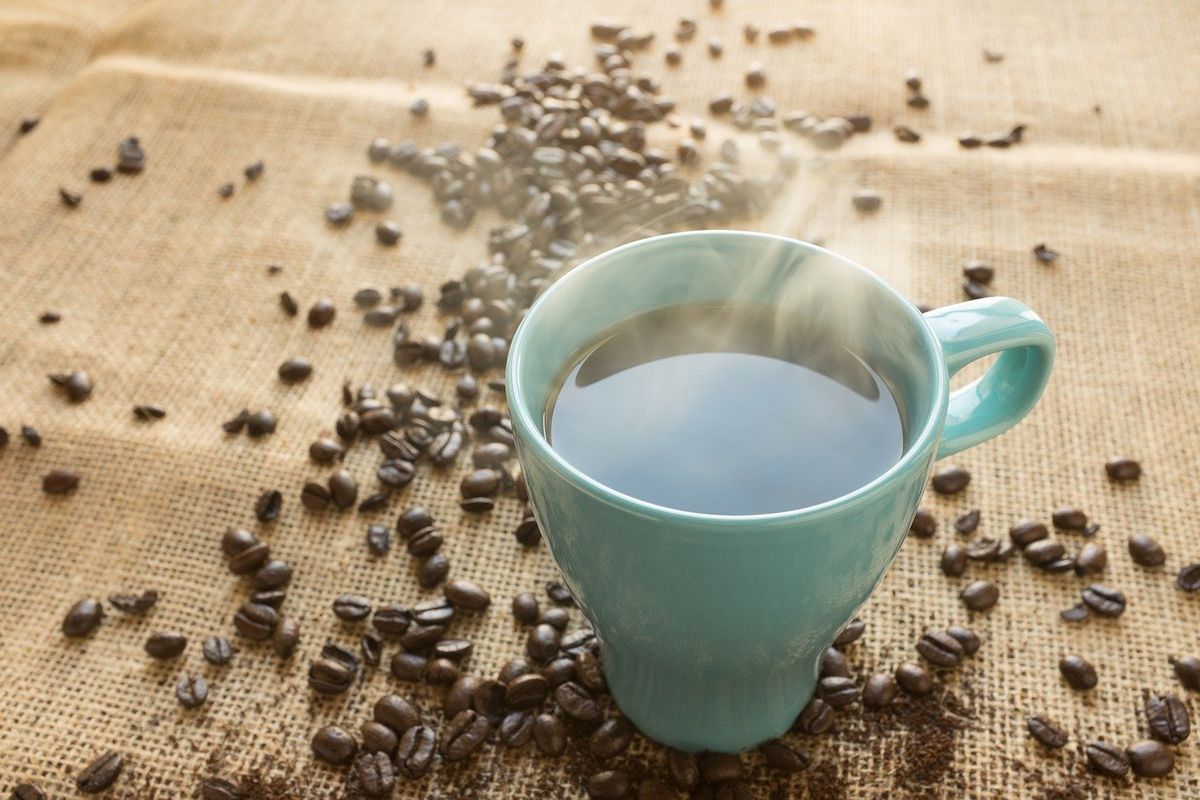 Кілька токсичних ефектів, які можна відчути, зловживаючи кавою. Надмірне вживання кави негативно впливає на здоров'я людини.