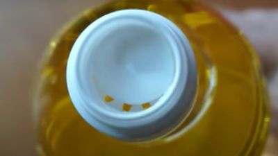 Методи відкриття пляшки горілки без пошкодження кришки