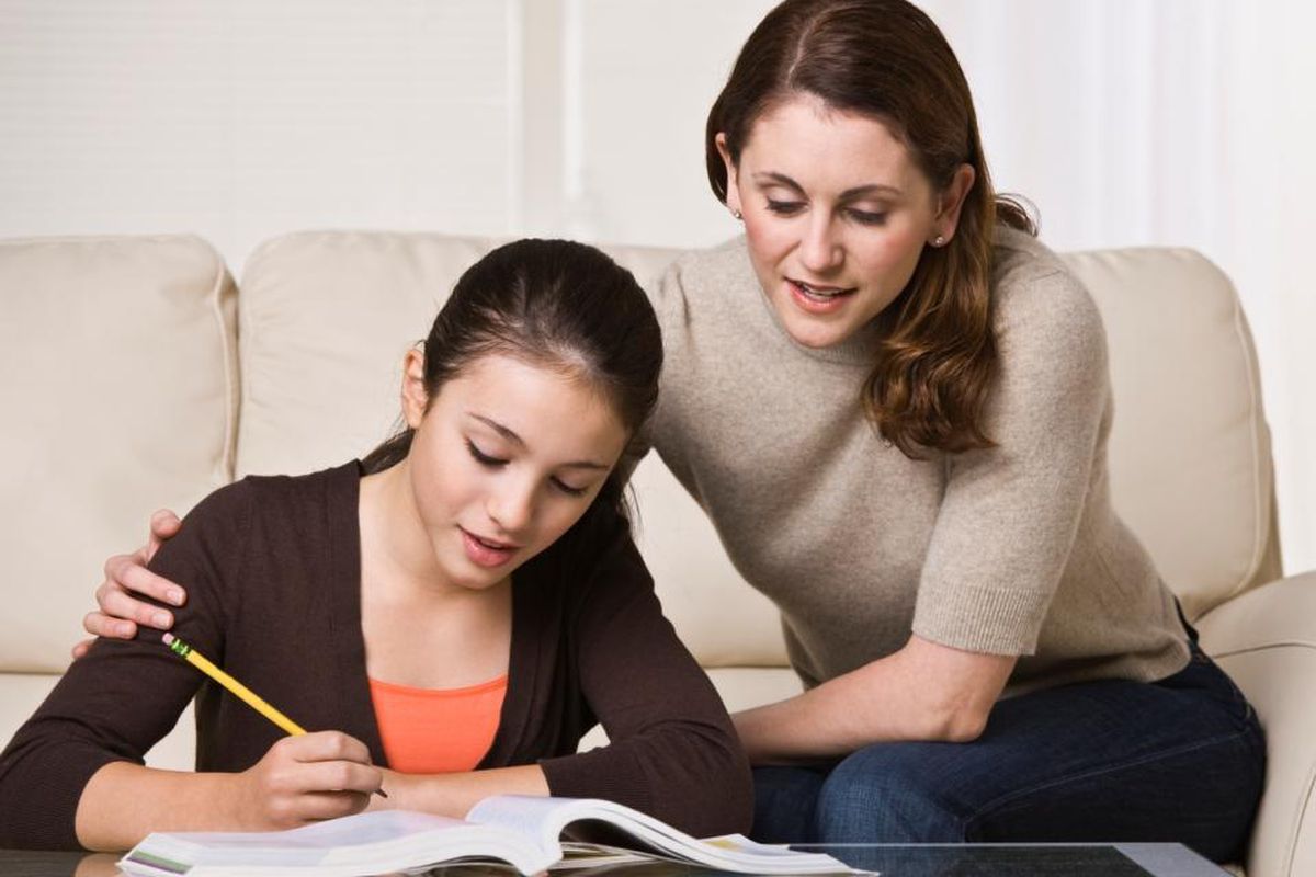 Яким чином батьки можуть сприяти зменшенню проявів стресу у своєї дитини перед важливими іспитами. Батьки в змозі допомогти дитині без значного стресу скласти іспити.