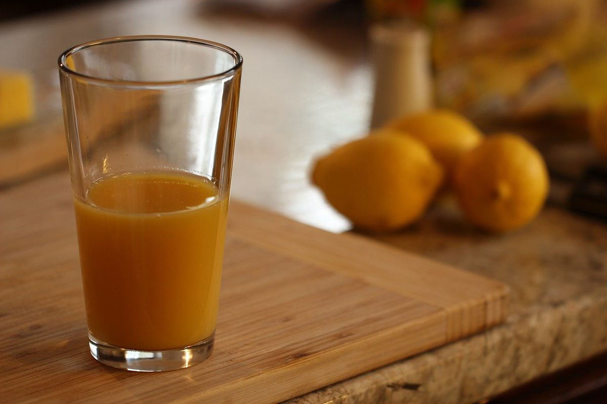 Блогерка показала, як отримати лимонний сік без нестерпних кісточок. Новий погляд на видавлювання лимонного соку.