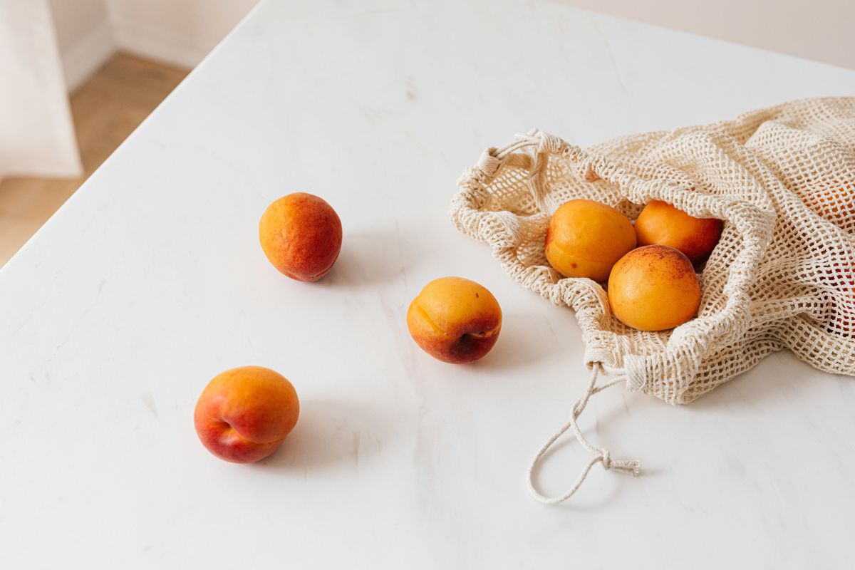 У яких випадках абрикоси можуть стати шкідливими для здоров'я. Інколи абрикоси є шкідливими для людей.