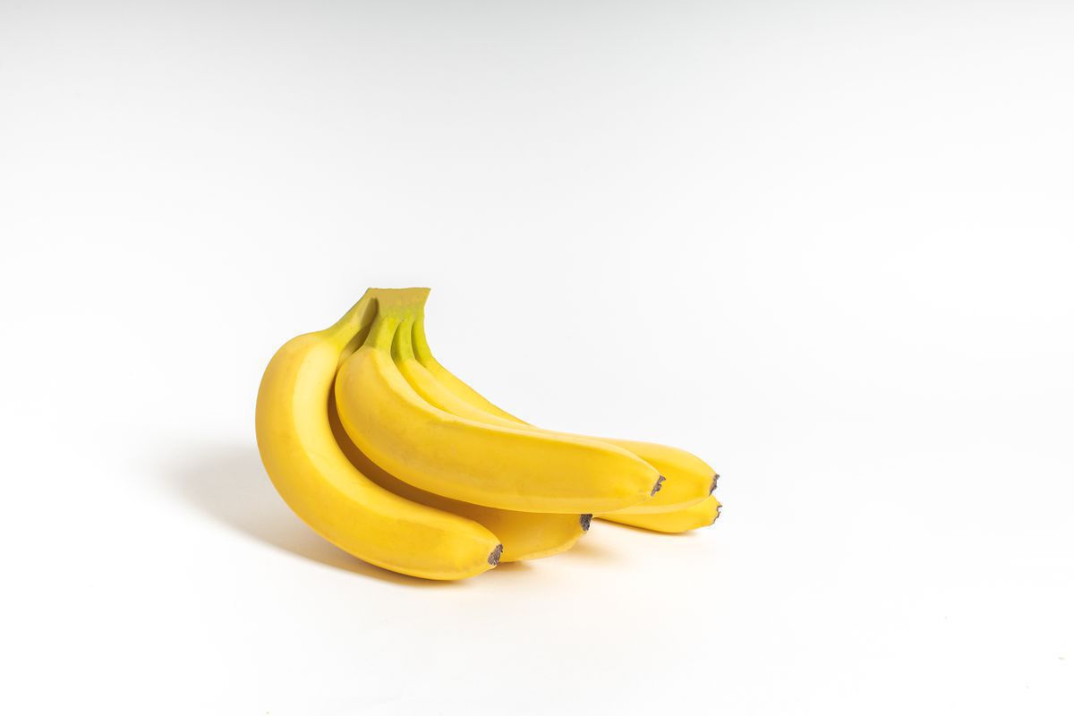Кілька важливих причин, через які варто частіше вживати банани. Банани приносять багато користі здоров'ю людей.