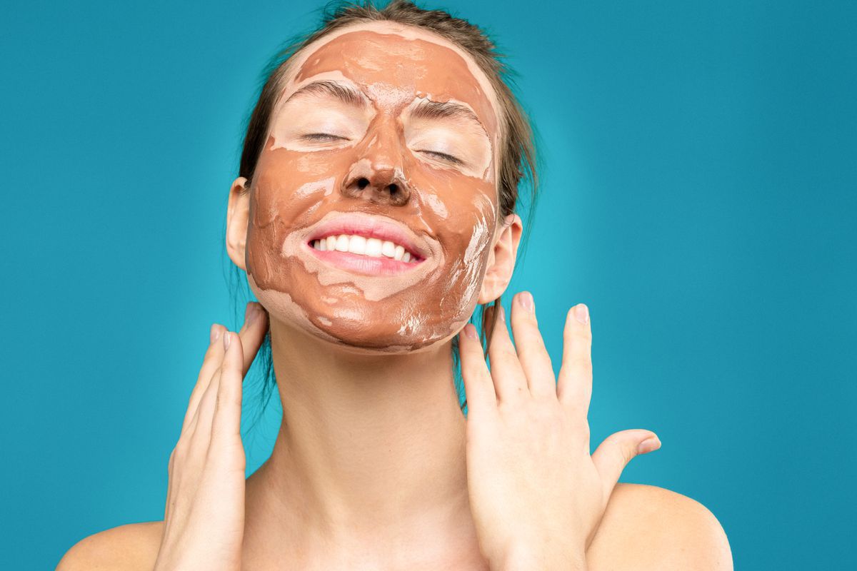 Ці кілька масок зроблять жирну шкіру обличчя сяючою. Для догляду за жирною шкірою обличчя можна використовувати певні маски.