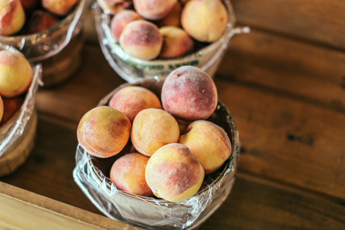 Ці кілька властивостей персиків доведені наукою. Персики приносять багато користі людям.
