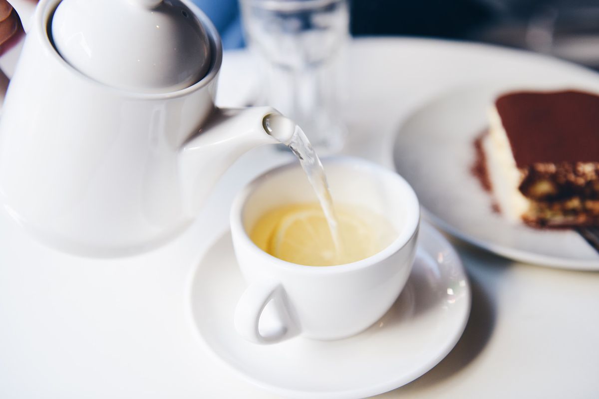 Популярні прикмети про чай, які можуть допомогти зрозуміти, чого чекати. Чому не можна розбавляти чай холодною водою.