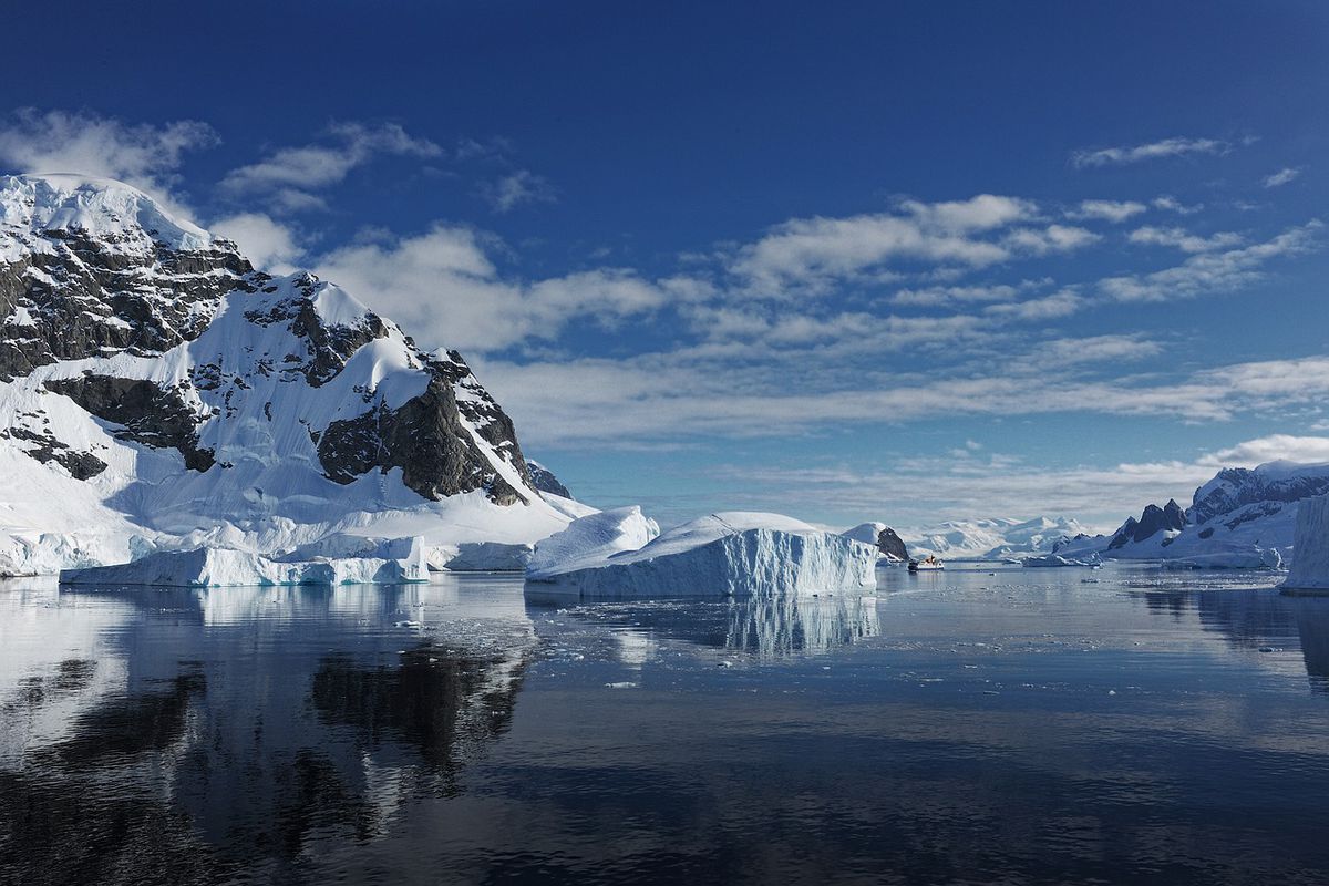 Вчені пояснили раптове зникнення озера в Антарктиді. Сталося це все в червні 2019 року, під час антарктичної зими.