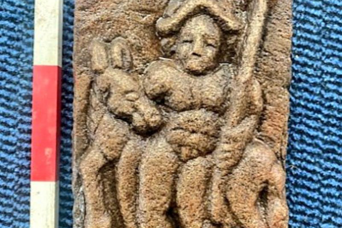 Археологи знайшли в Віндоланді давньоримський скульптурний рельєф із зображенням бога. Чоловіча фігура зображена зі списом і стоїть перед конем або ослом.