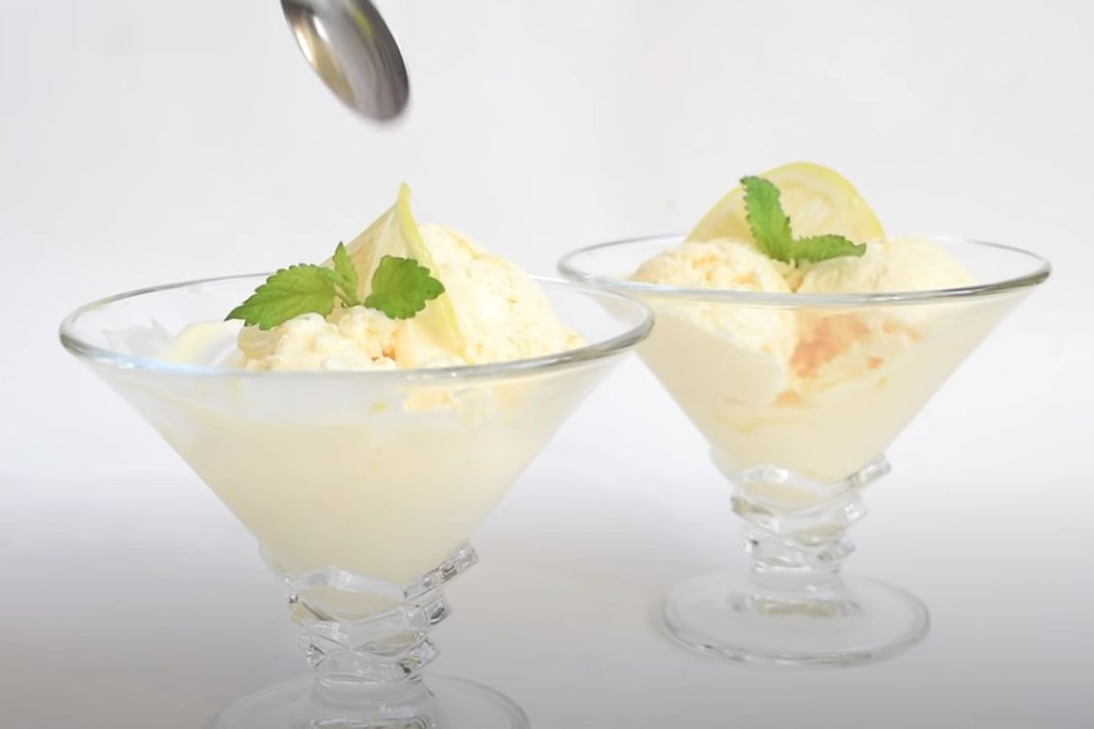 Як самостійно зробити смачне лимонне морозиво. Приготувати морозиво власноруч дуже легко.